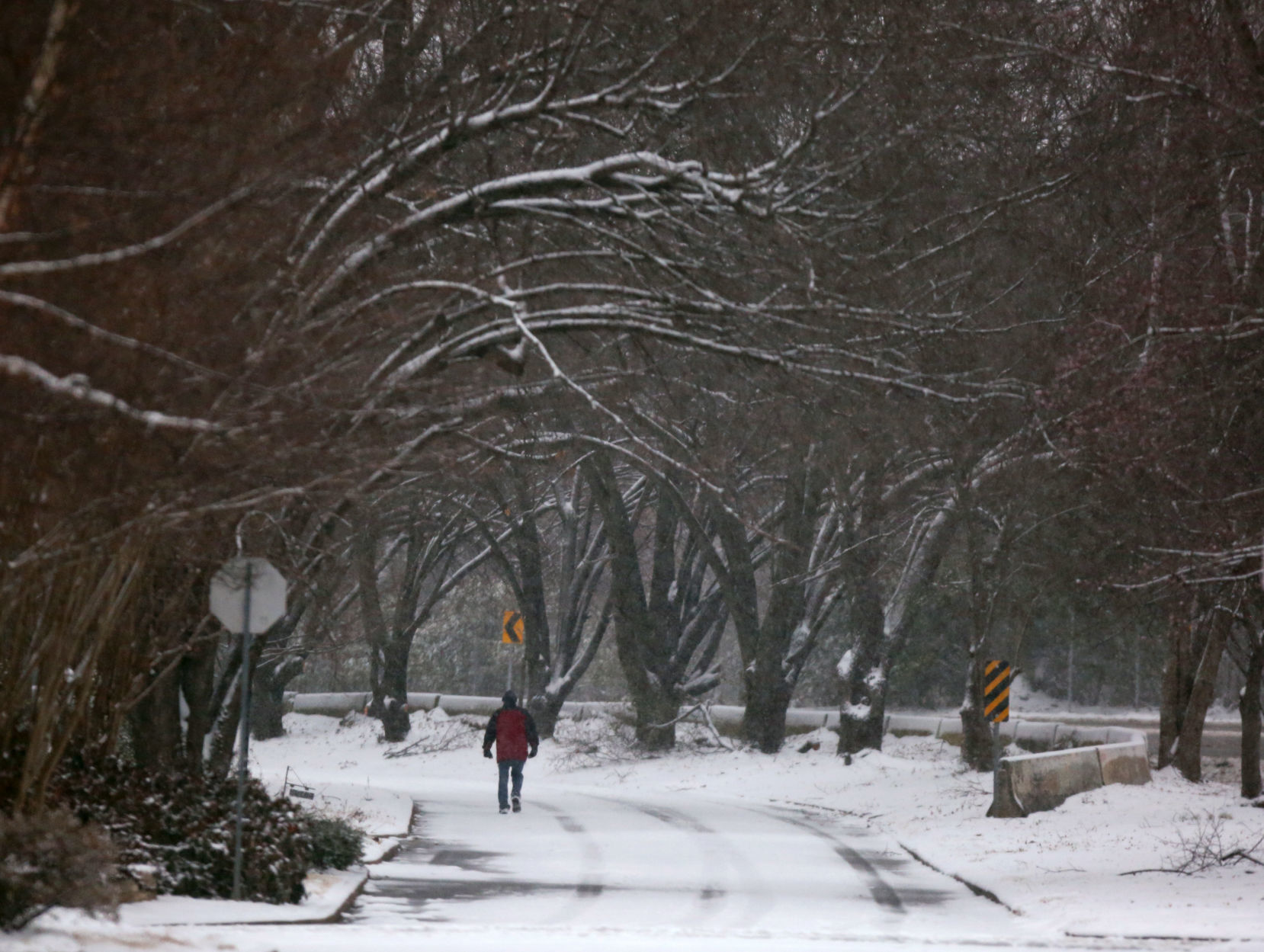Snow falls on Tulsa area, northeast Oklahoma
